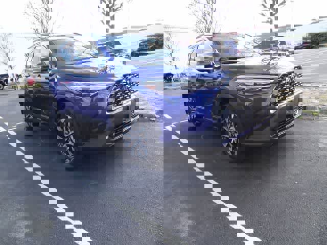 Used 2023 Toyota Corolla Cross XLE image 2