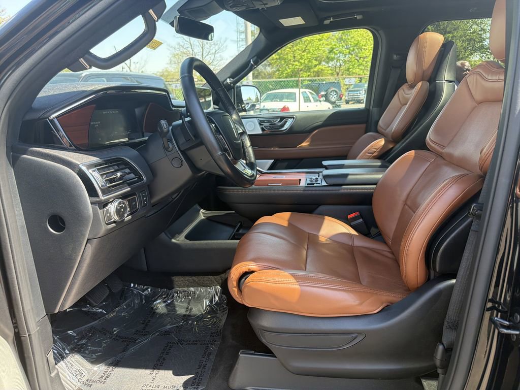 Used 2021 Lincoln Navigator Reserve w/ Luxury Package AWD/4WD image 11