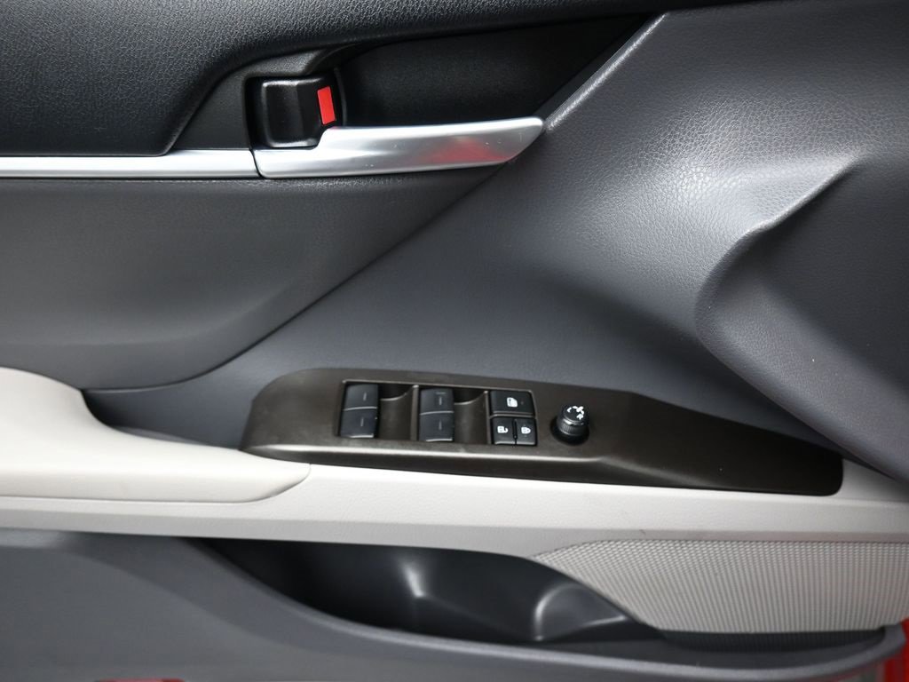 Used 2023 Toyota Camry SE image 10