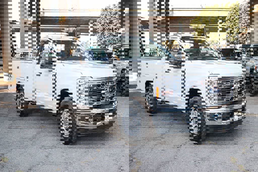 New 2026 Ford F350 XL w/ XL Chrome Package image 3