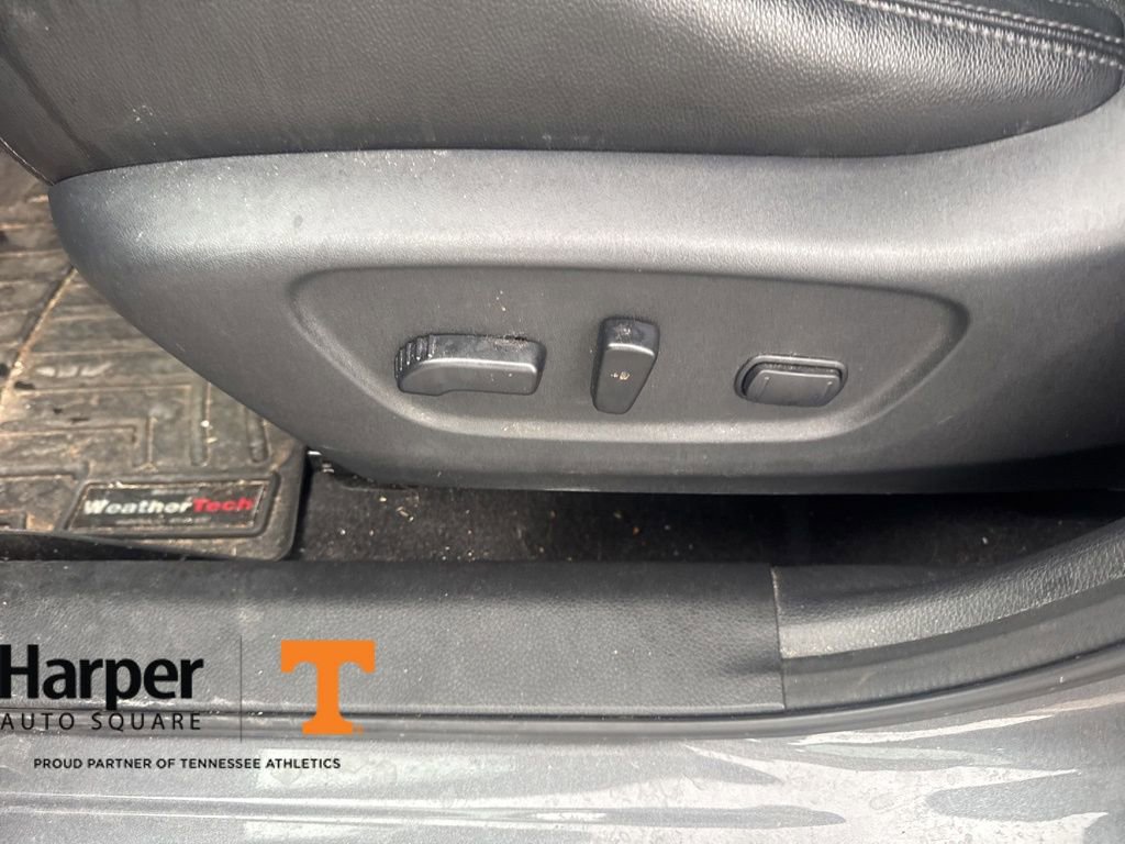 Used 2019 Nissan Rogue SL w/ Premium Package image 18