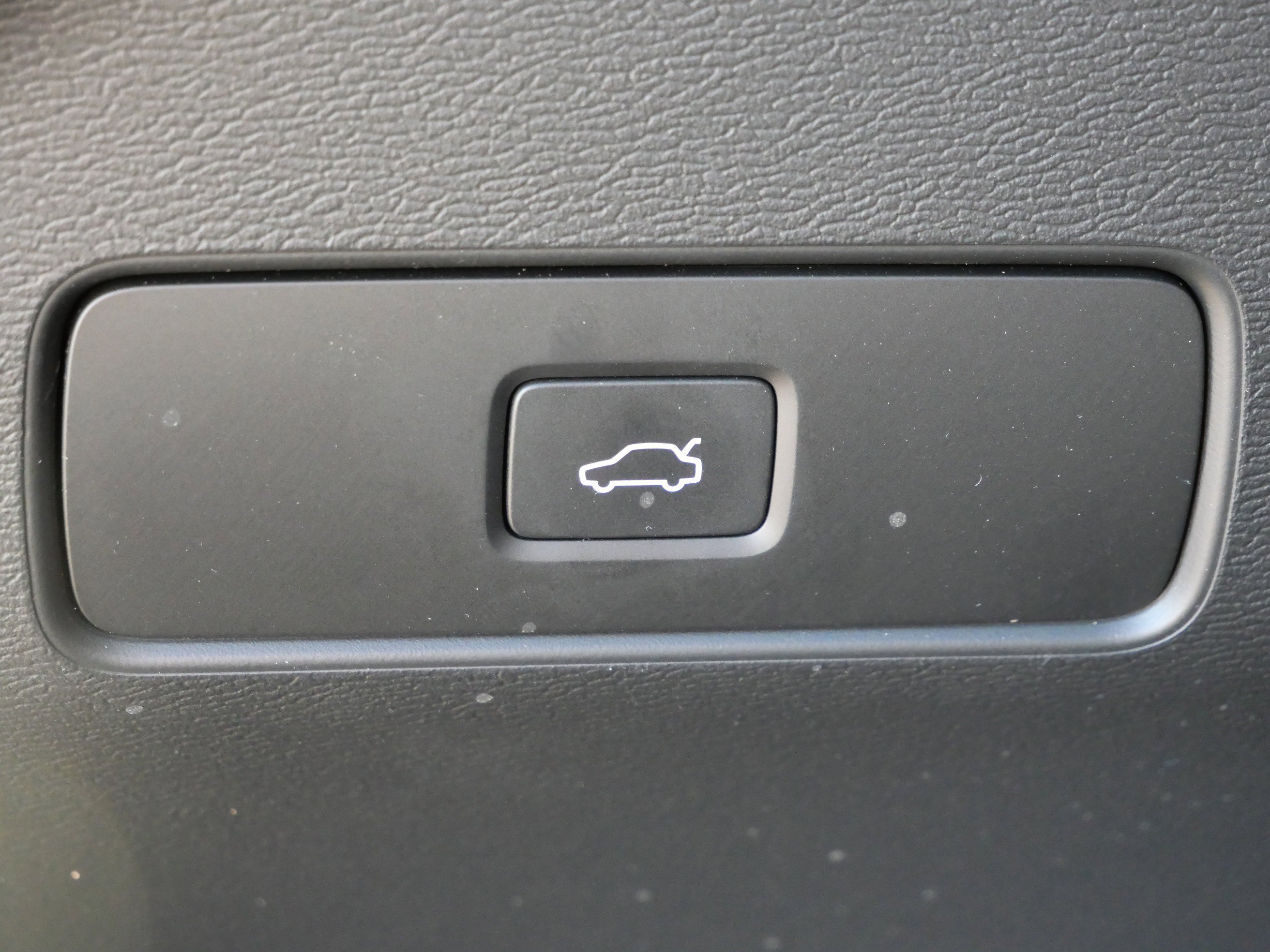 Used 2023 Volvo XC40 Recharge Ultimate image 22