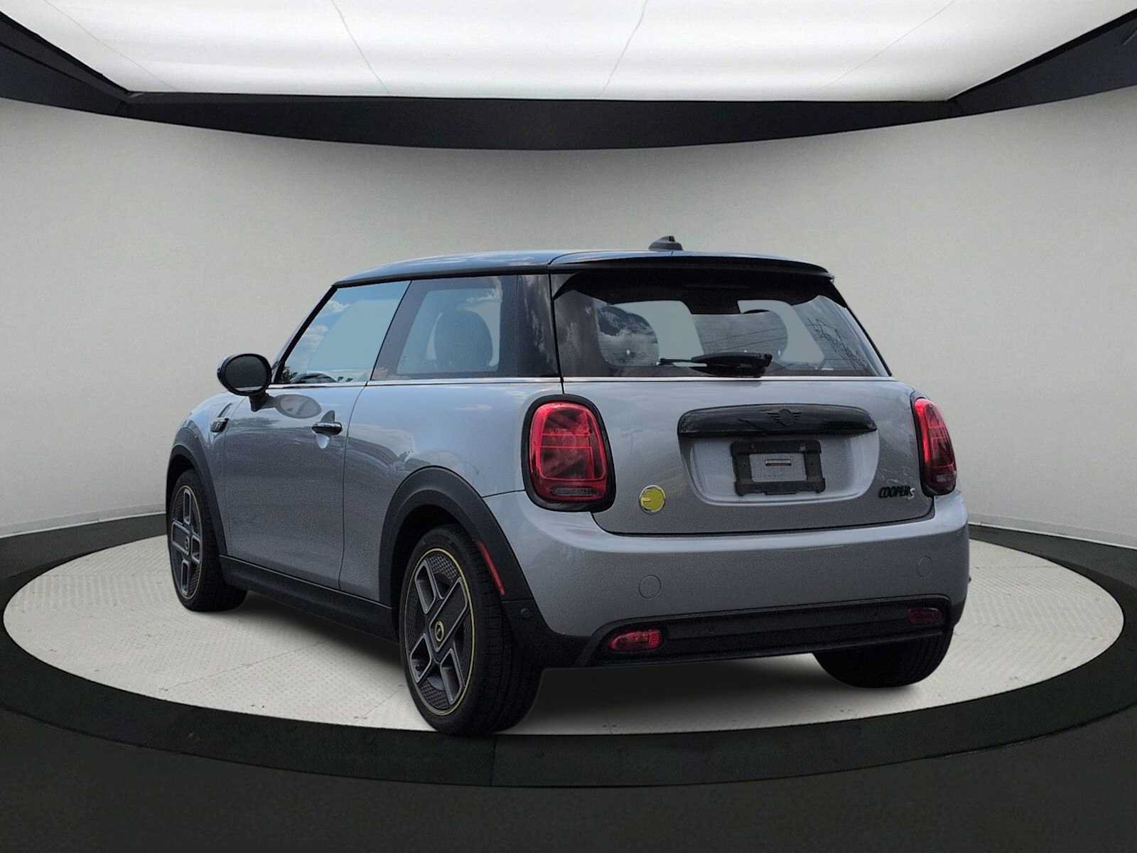 Used 2024 MINI Cooper SE FWD image 6