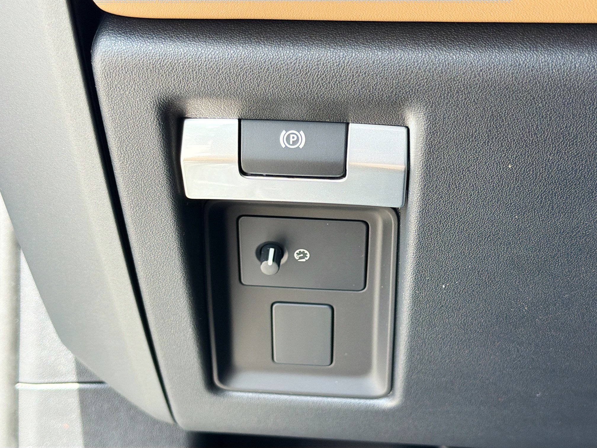 New 2026 Land Rover Defender 130 X-Dynamic SE AWD/4WD image 37
