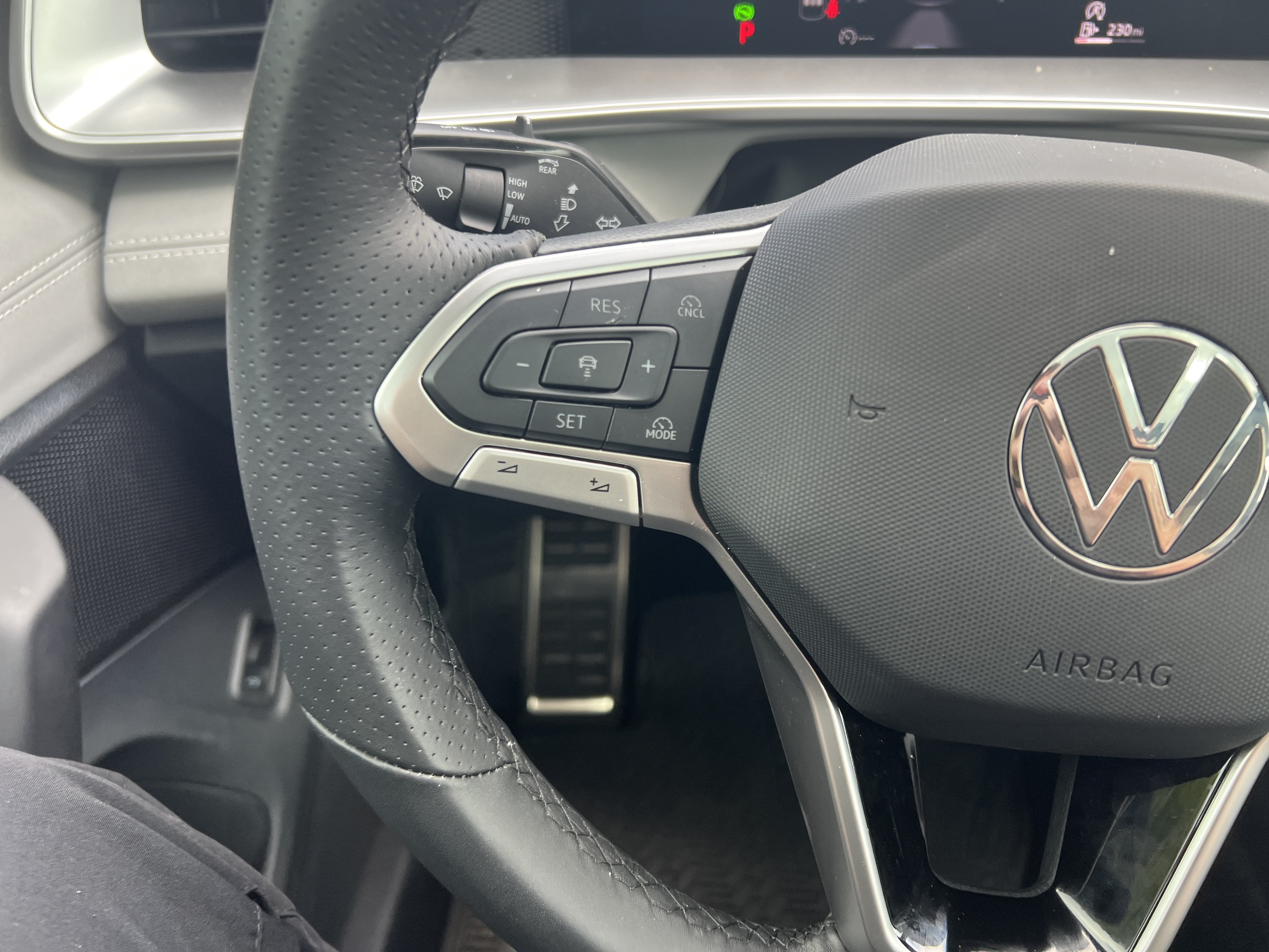 Certified 2026 Volkswagen Tiguan SE R-Line FWD image 15