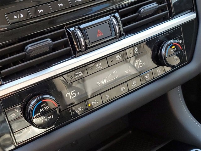 New 2025 Nissan Pathfinder SL image 16