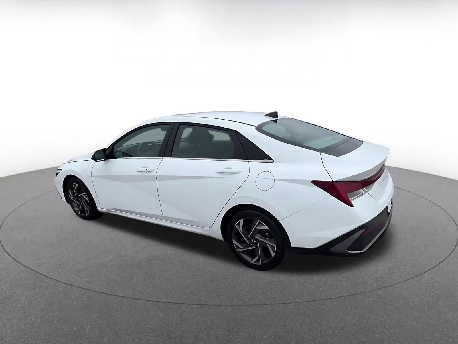Used 2025 Hyundai Elantra SEL FWD image 10