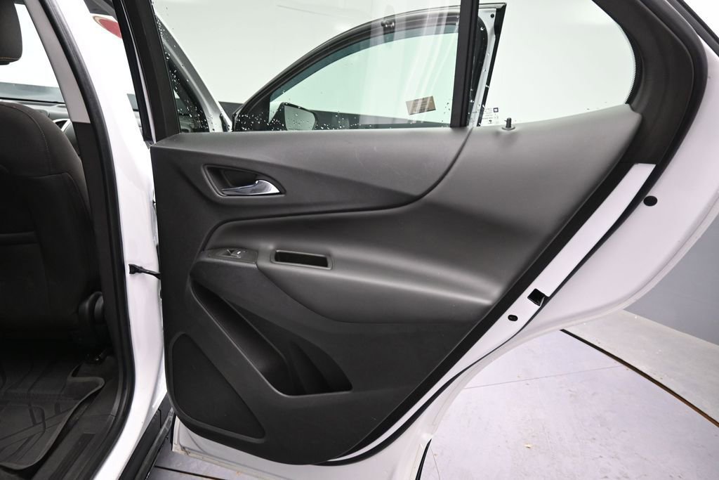 Used 2022 Chevrolet Equinox LT w/ LPO, Floor Liner Package FWD image 19