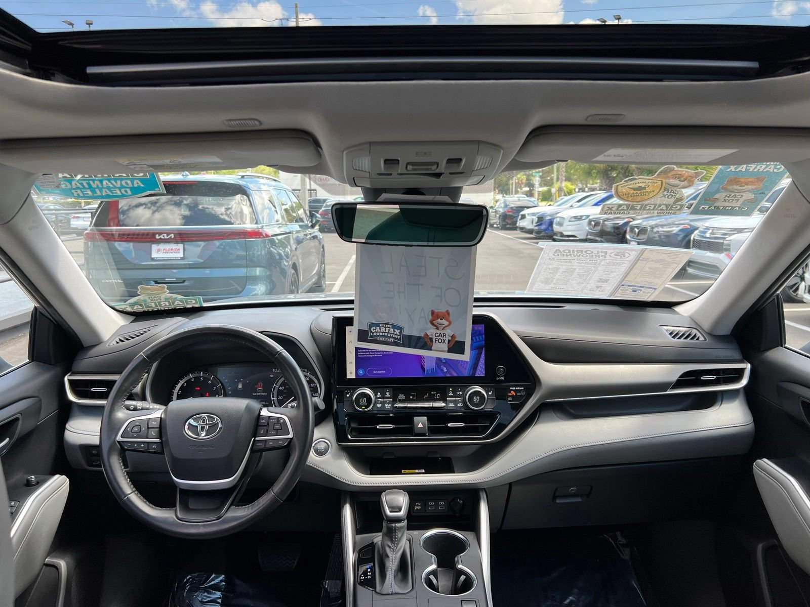 Used 2023 Toyota Highlander XLE FWD image 46