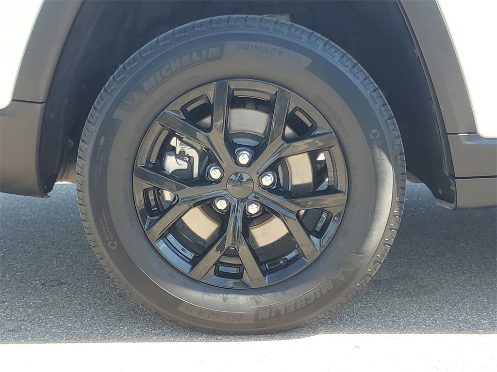 Used 2024 Jeep Grand Cherokee L Laredo image 5