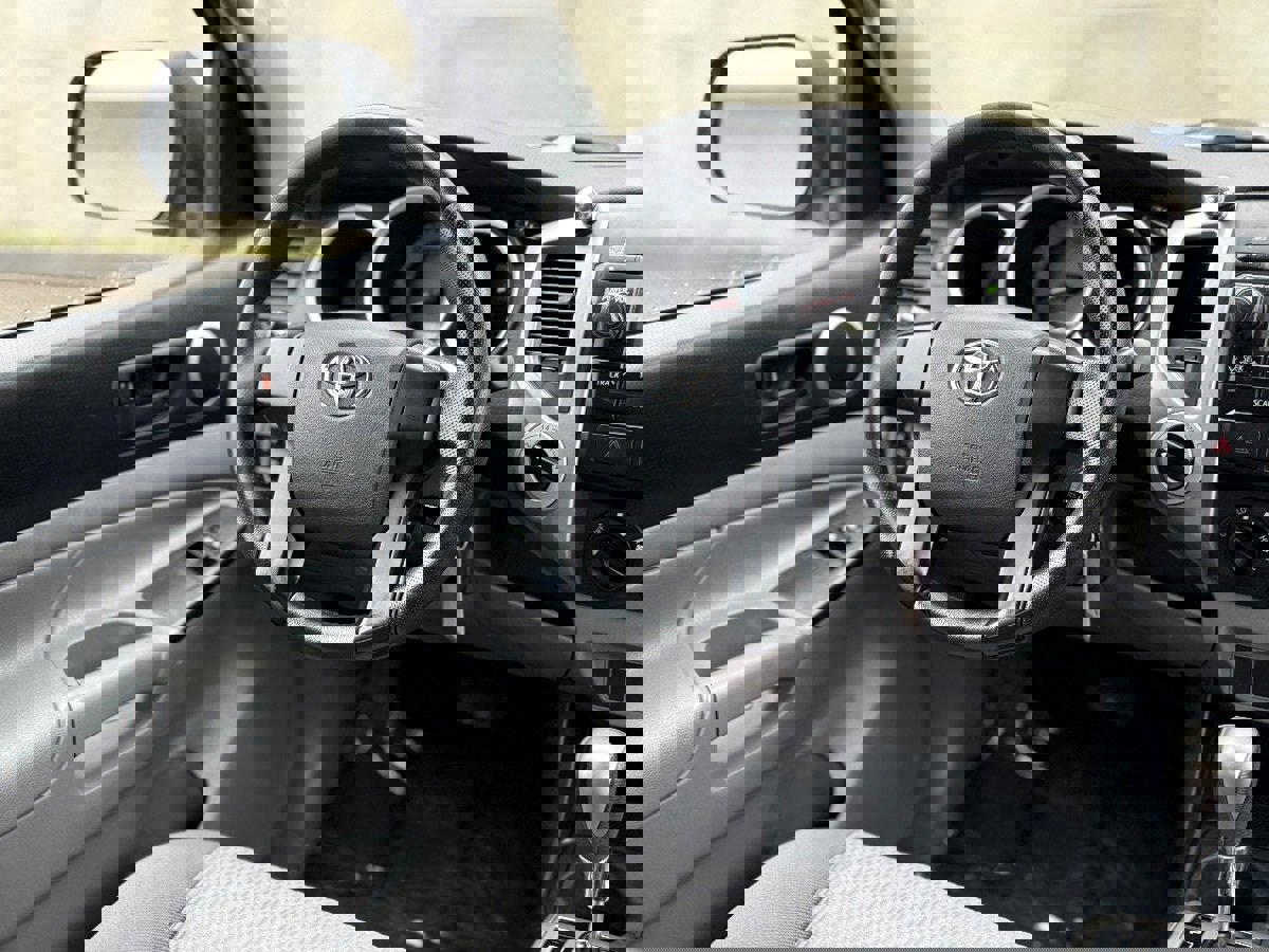 Used 2012 Toyota Tacoma 4x4 Access Cab w/ SR5 Pkg image 17