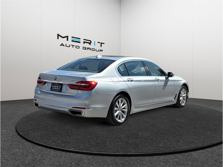 Used 2018 BMW 750i 750i Sedan 4D image 9