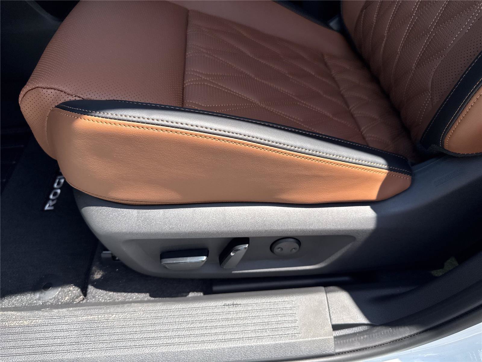 New 2026 Nissan Rogue Platinum AWD/4WD image 12