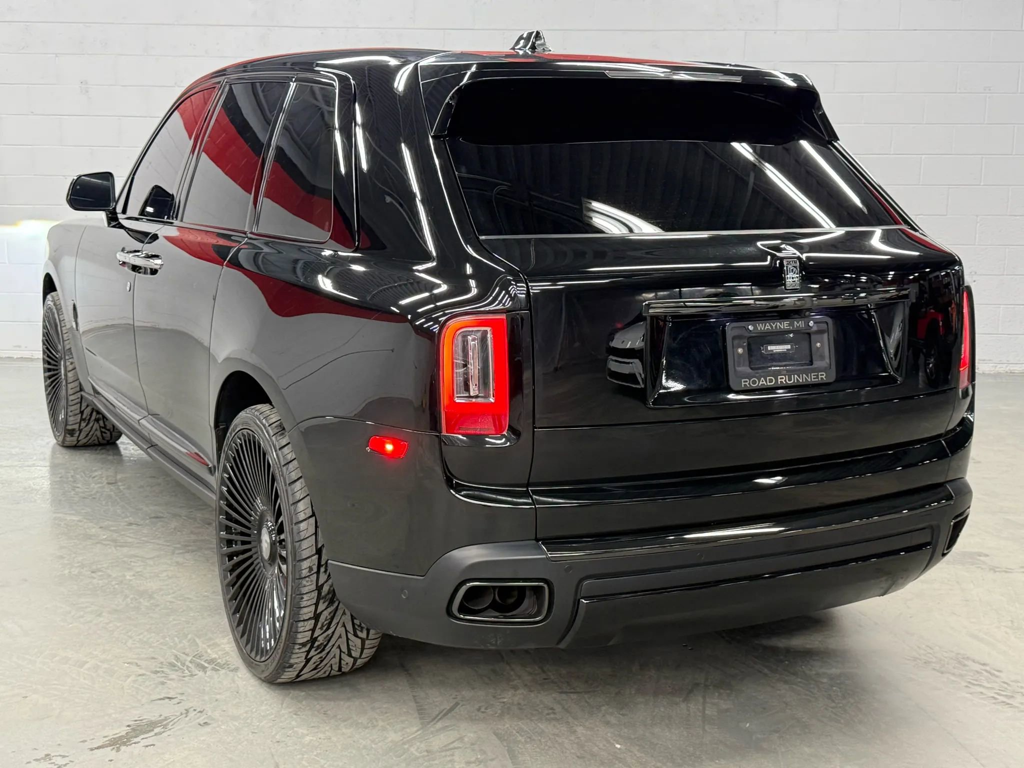 Used 2022 Rolls-Royce Cullinan Black Badge w/ Dark Exterior Package image 7