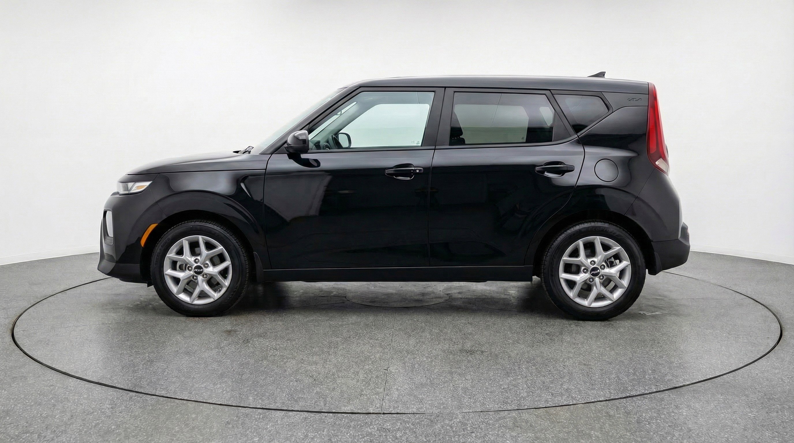 Used 2025 Kia Soul LX w/ LX Technology Package image 5