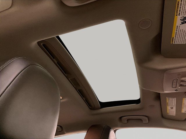 Used 2019 Buick Encore Essence FWD image 21