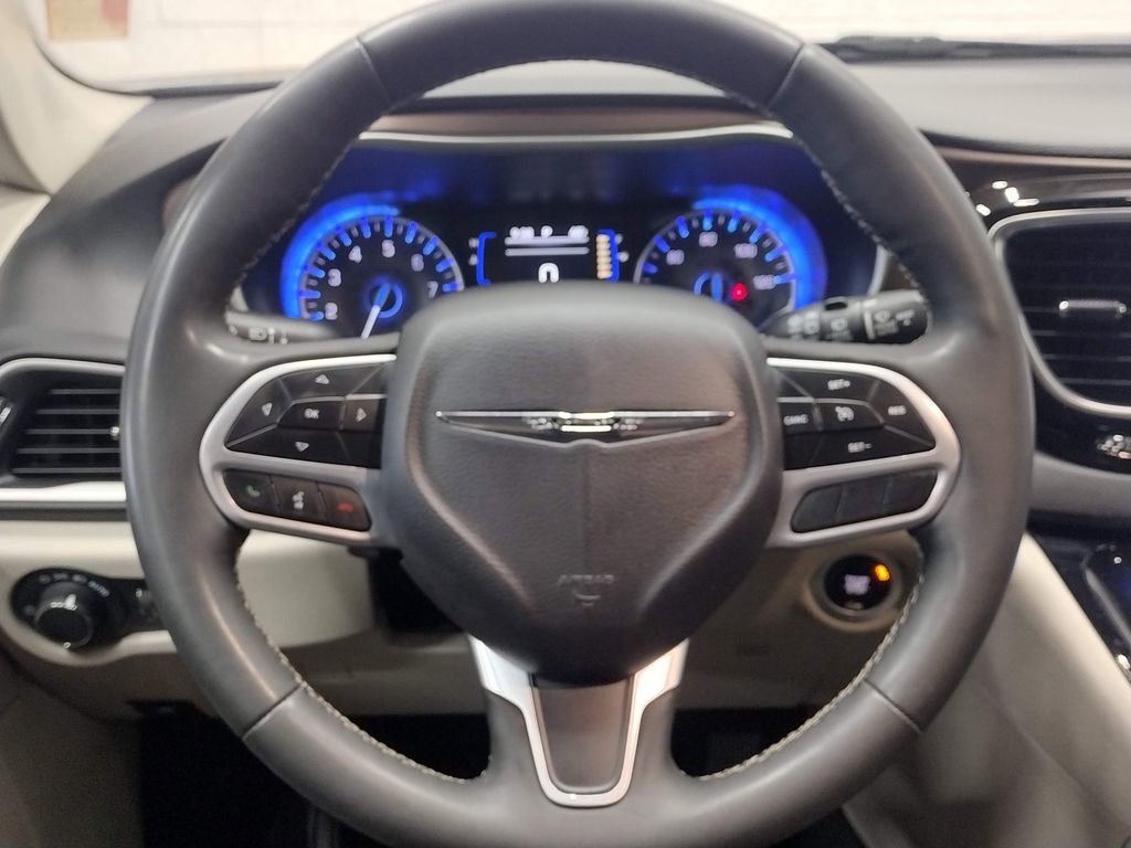 Used 2023 Chrysler Voyager LX image 36