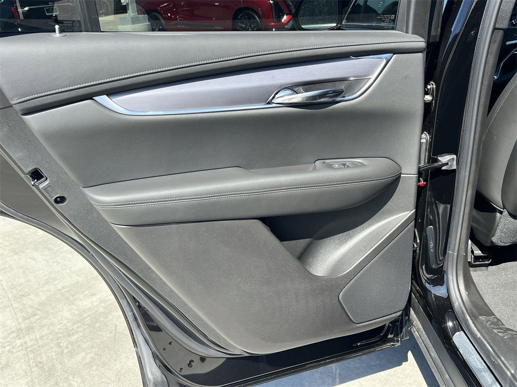 New 2025 Cadillac XT6 Luxury image 25