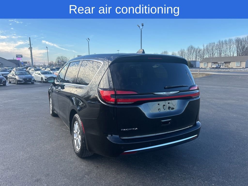 Used 2024 Chrysler Pacifica Touring-L image 6