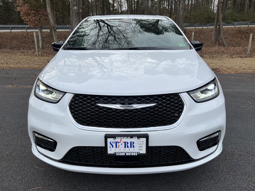Used 2026 Chrysler Pacifica Select image 8