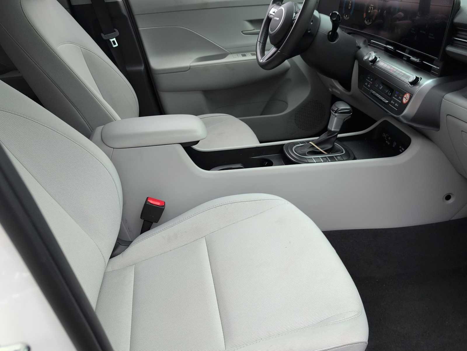 Used 2025 Hyundai Kona SEL FWD image 21