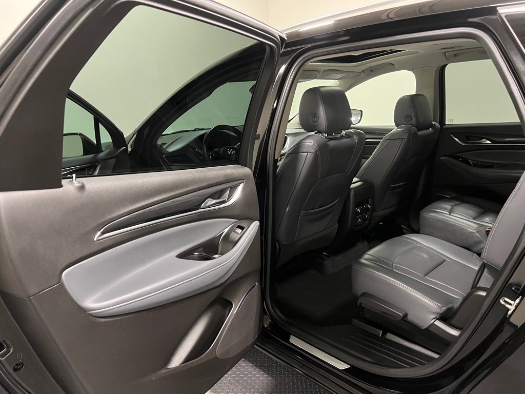 Used 2018 Buick Enclave Essence image 11