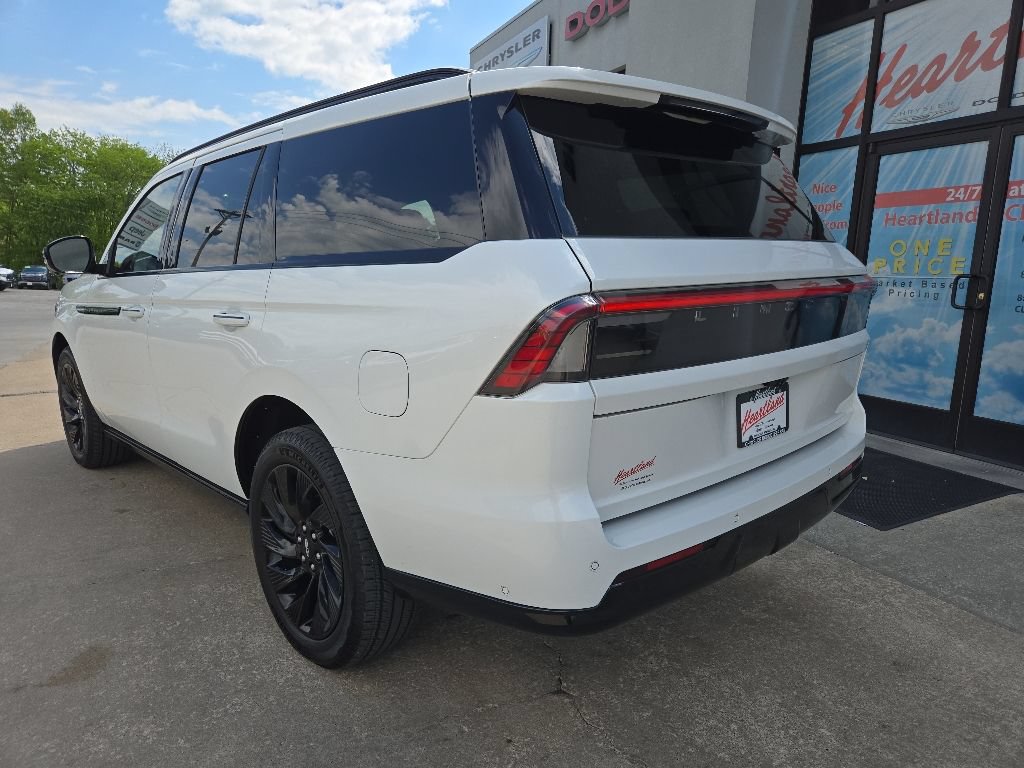 Used 2025 Lincoln Navigator Reserve w/ Jet Appearance Package AWD/4WD image 9