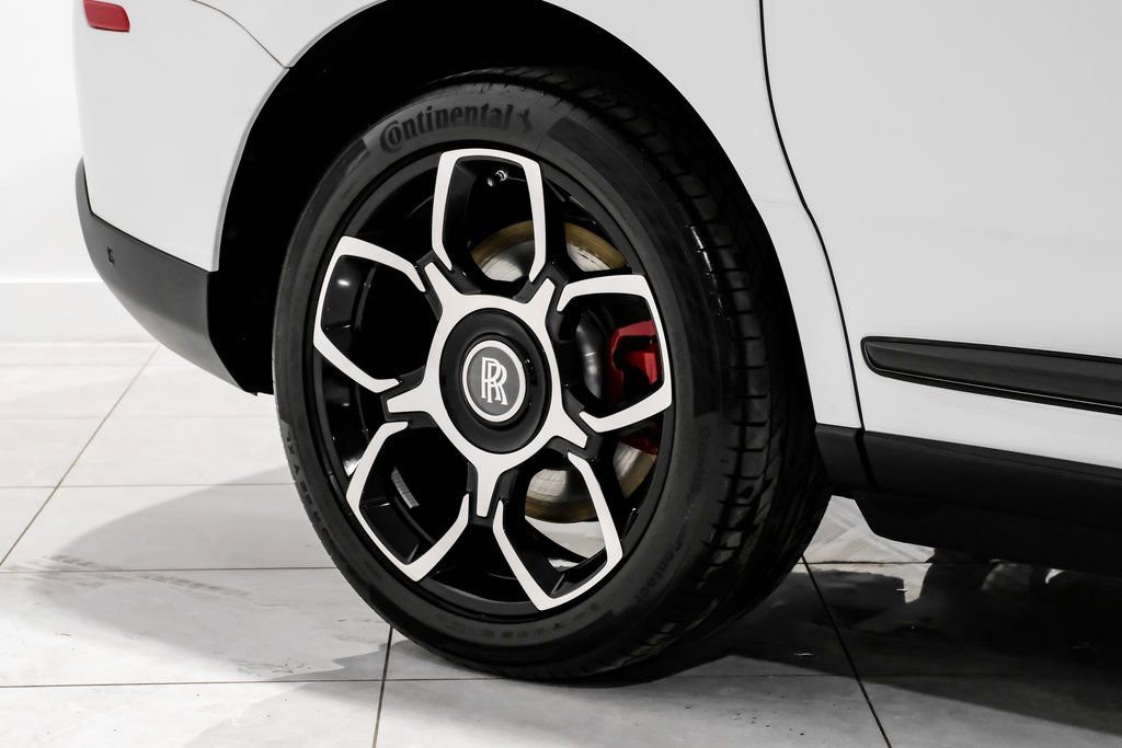 Used 2022 Rolls-Royce Cullinan Black Badge image 47