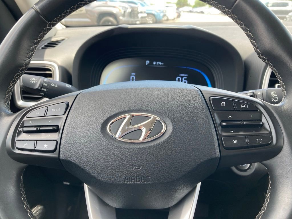 Used 2025 Hyundai Venue SEL FWD image 17