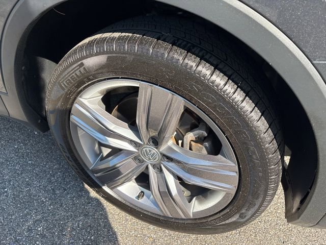 Used 2021 Volkswagen Tiguan SEL AWD/4WD image 26