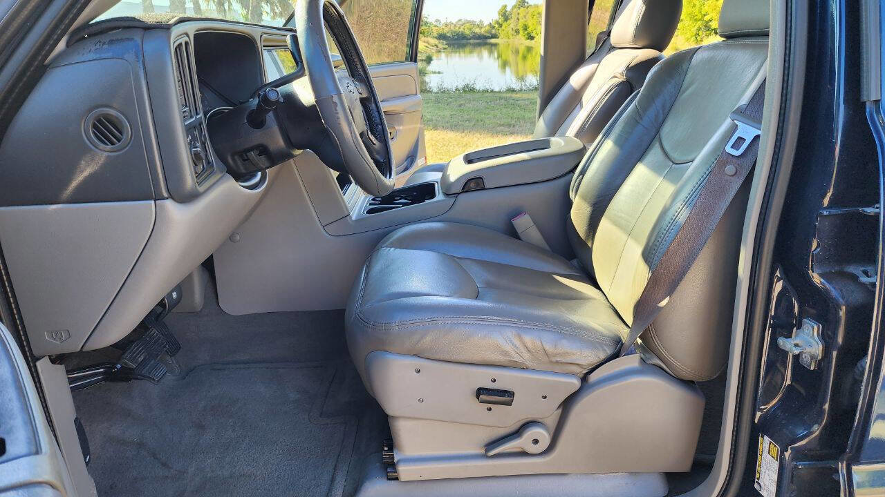 Used 2005 Chevrolet Avalanche LS w/ Preferred Equipment Group image 19