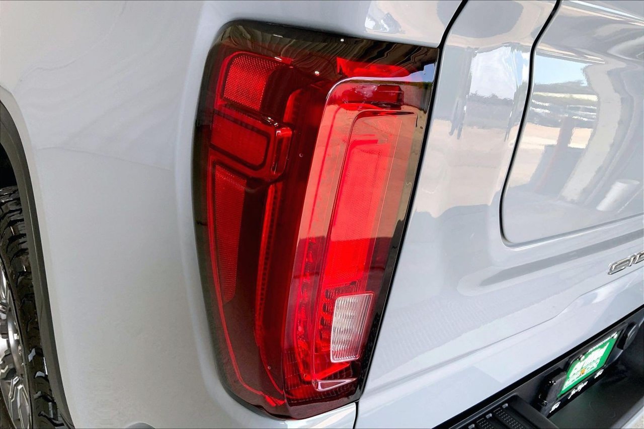Used 2024 GMC Sierra 1500 AT4 w/ Technology Package AWD/4WD image 29