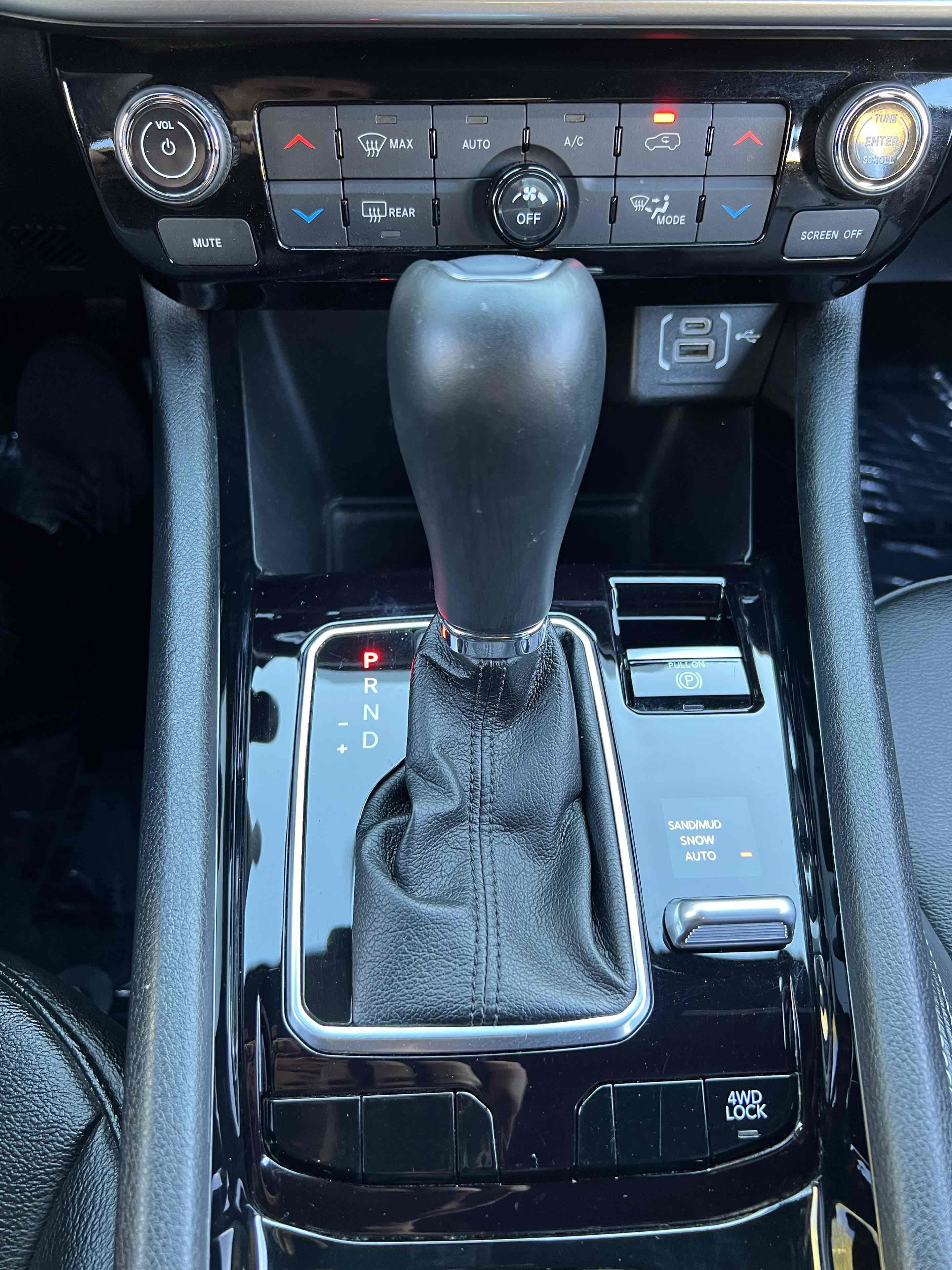 Used 2025 Jeep Compass Limited image 38