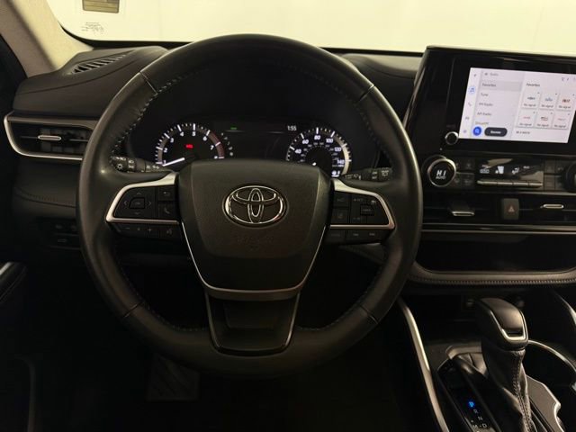 Used 2024 Toyota Highlander LE image 21