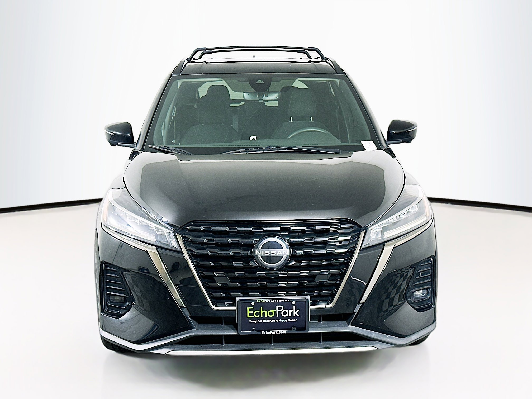 Used 2023 Nissan Kicks SR w/ Interior Electronics Package FWD image 2