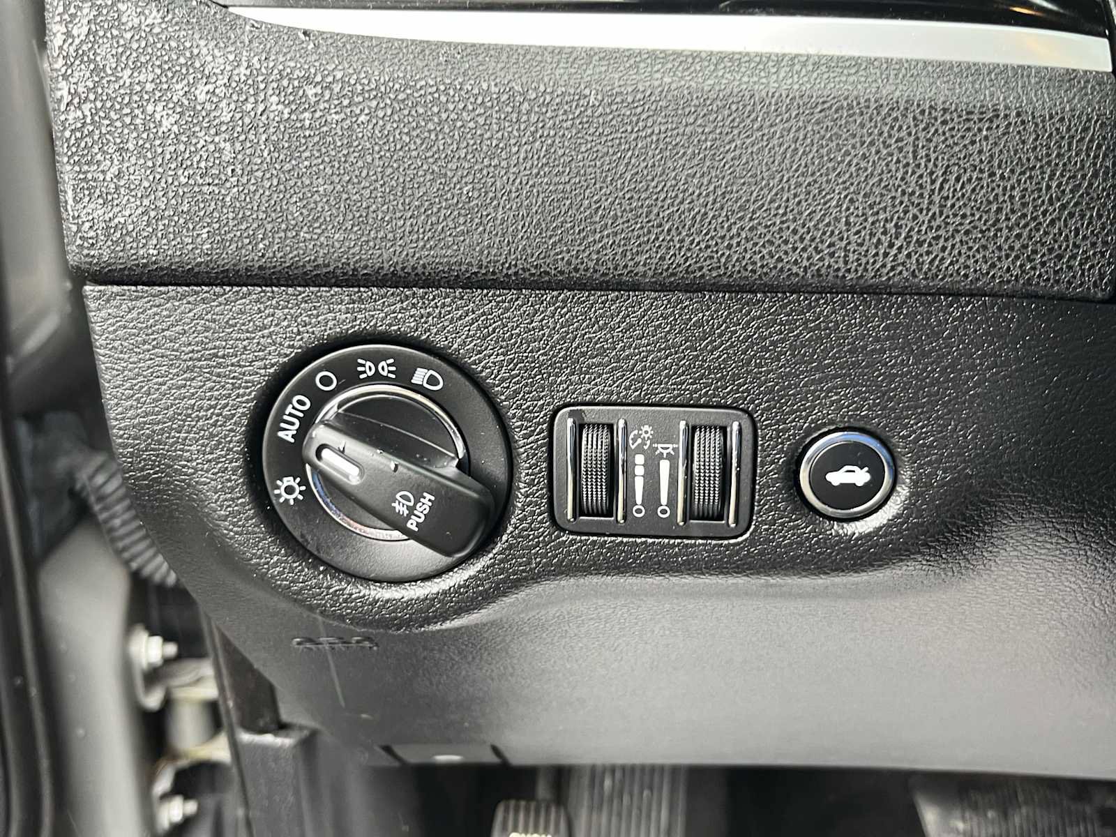 Used 2019 Chrysler 300 S RWD image 25