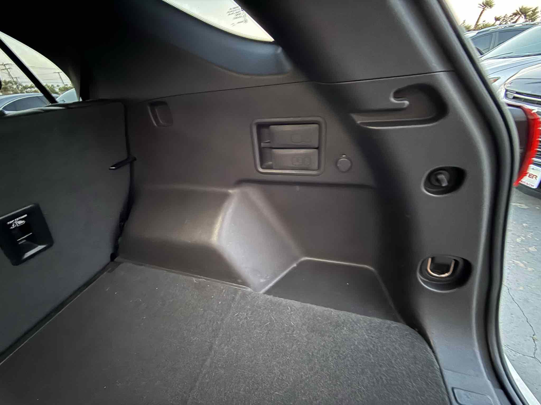 Used 2018 Chevrolet Equinox Premier FWD image 65