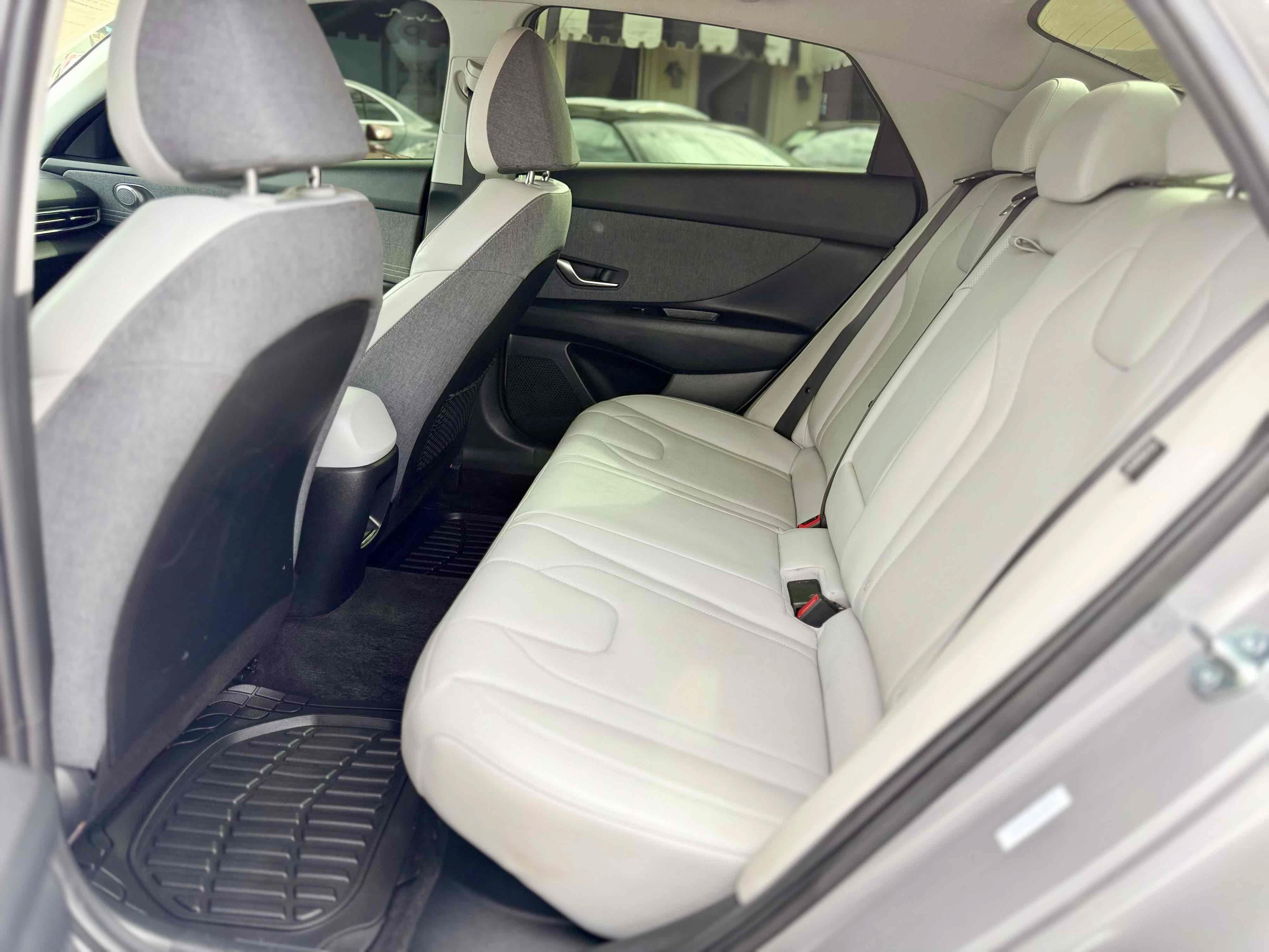 Used 2025 Hyundai Elantra Limited FWD image 20
