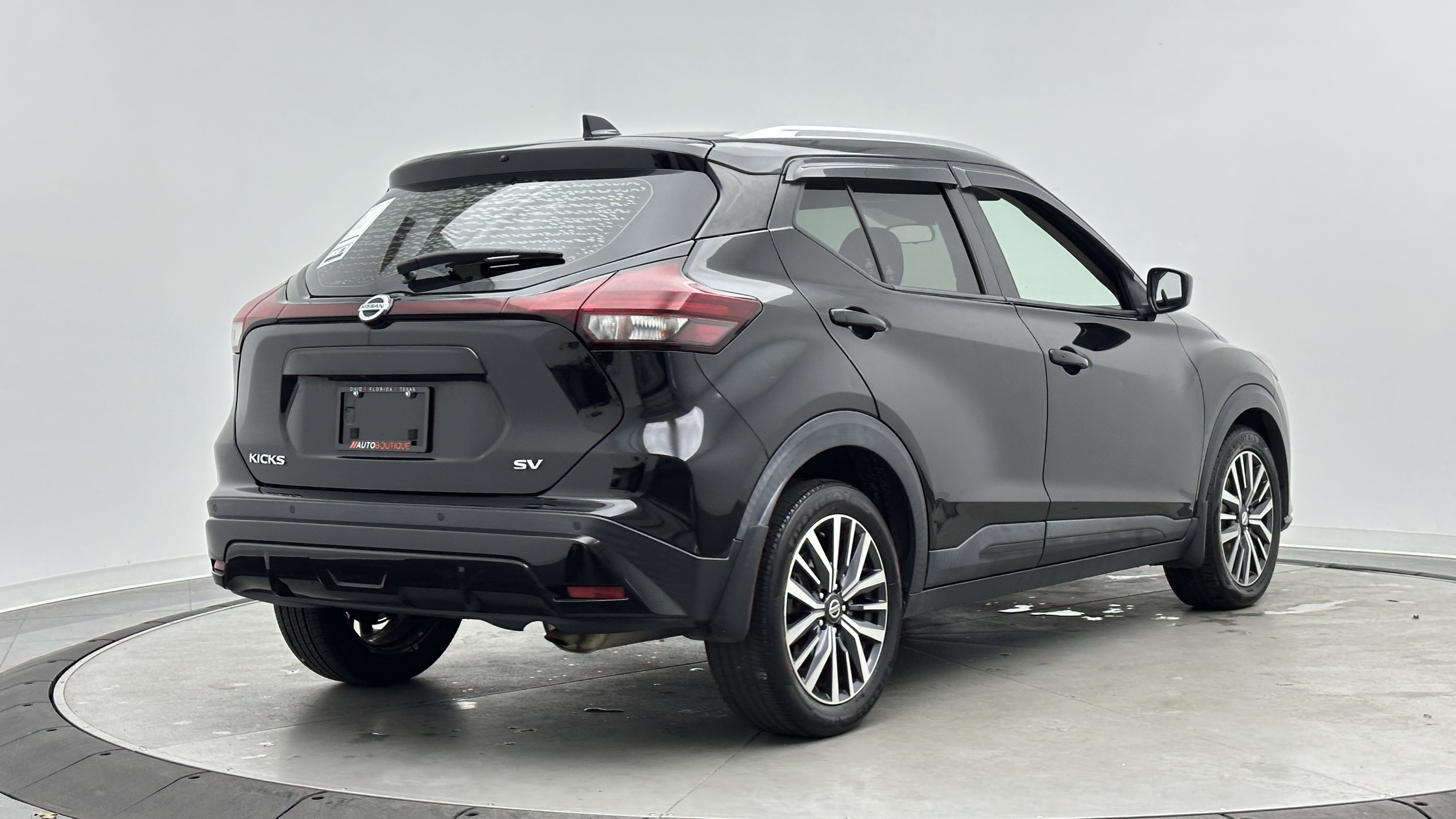 Used 2021 Nissan Kicks SV FWD image 7