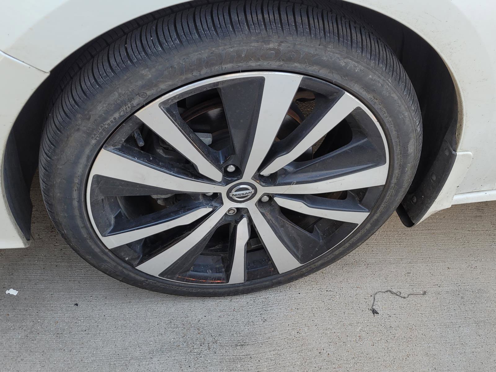 Used 2021 Nissan Altima 2.5 SR w/ SR Premium Package FWD image 2