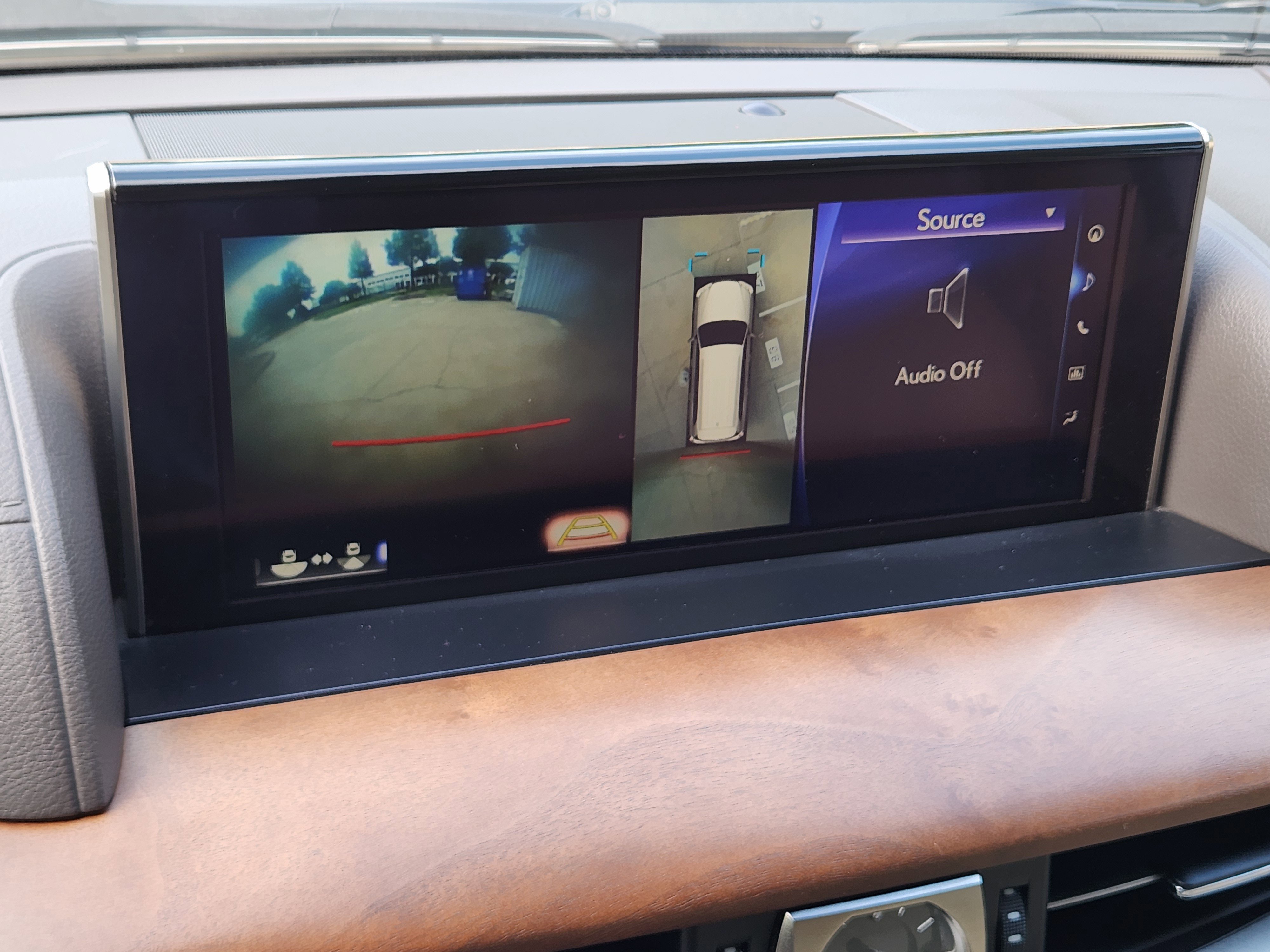 Used 2020 Lexus LX 570 4WD w/ Luxury Package image 26