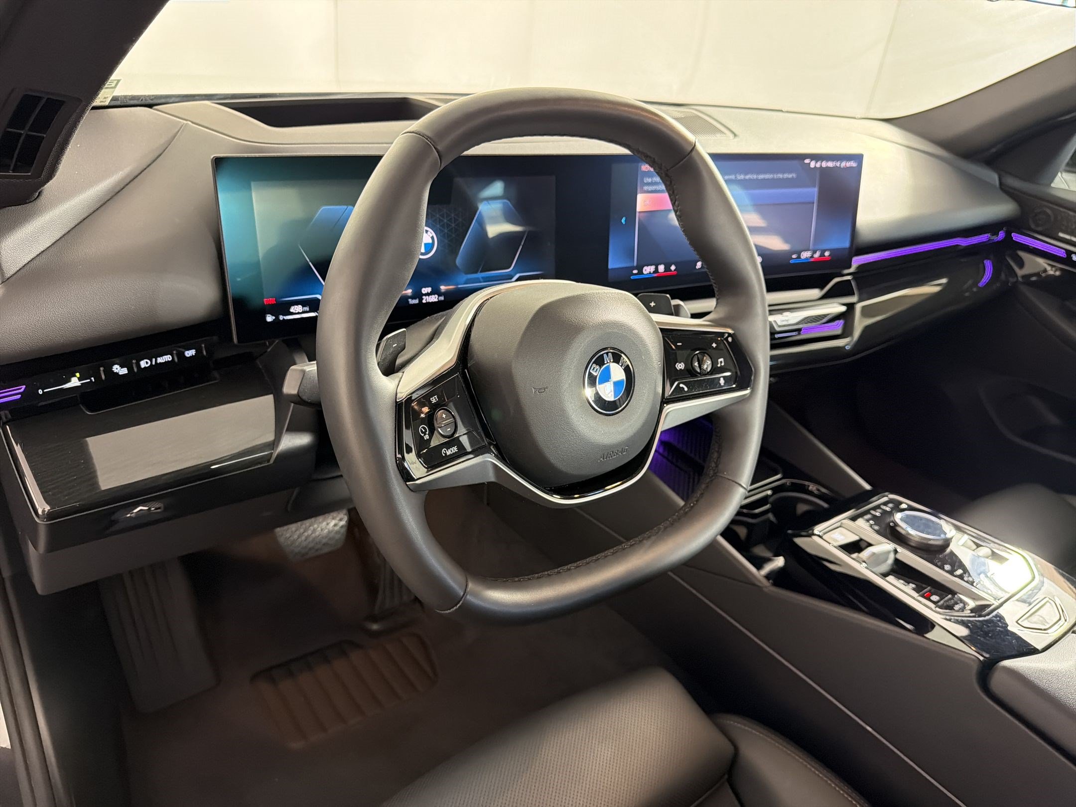 Certified 2025 BMW 530i xDrive w/ Premium Package AWD/4WD image 4