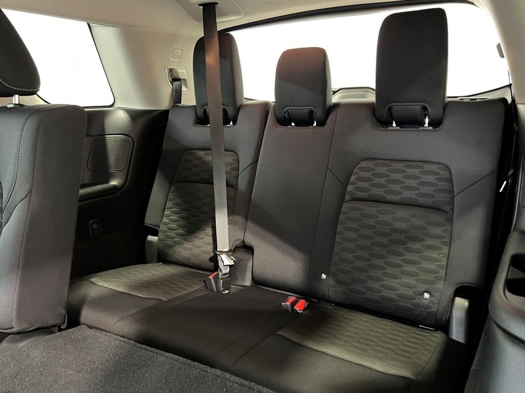 Used 2024 Nissan Pathfinder SV image 16