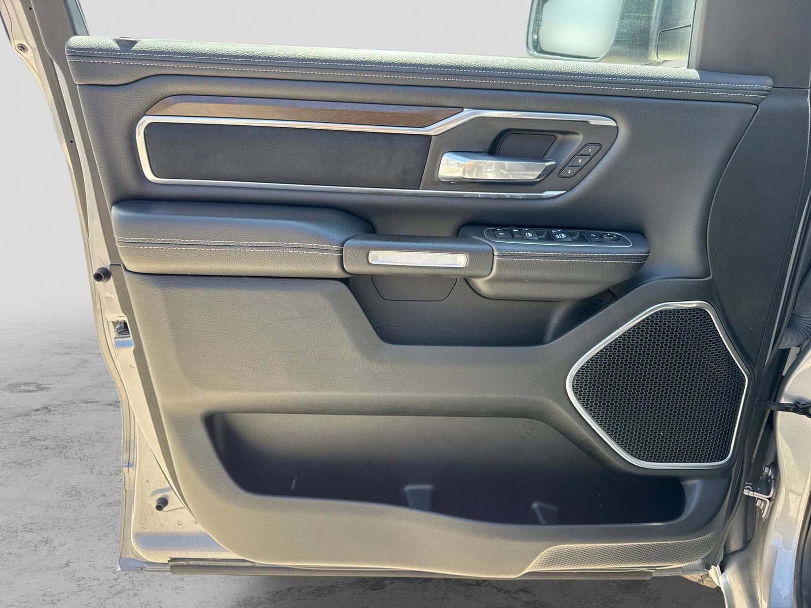 Used 2021 RAM 1500 Laramie AWD/4WD image 34