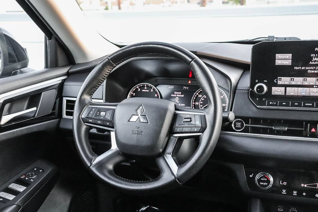 Used 2024 Mitsubishi Outlander SE AWD/4WD image 18