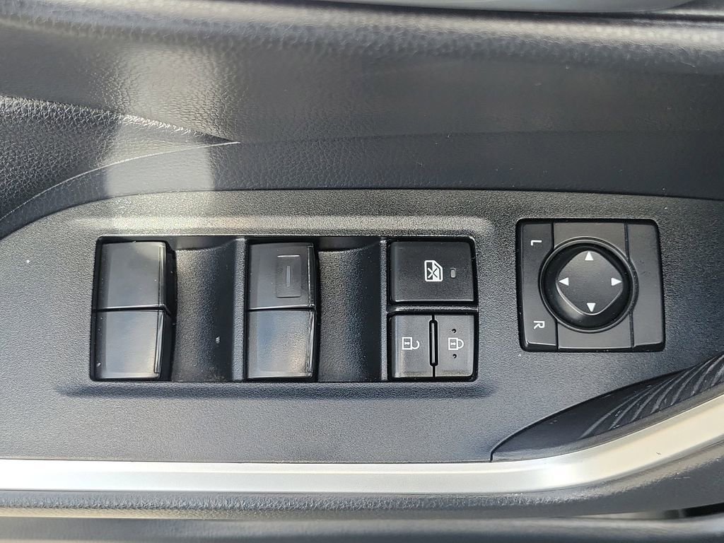 Used 2019 Toyota RAV4 XLE FWD image 23