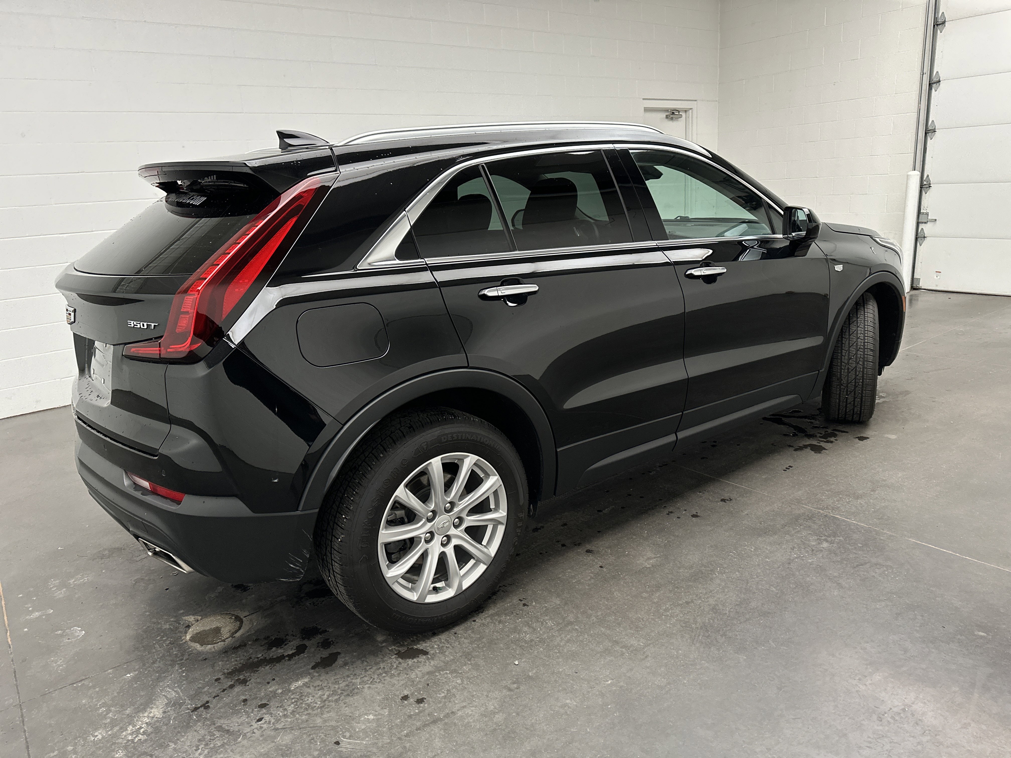 Used 2023 Cadillac XT4 Luxury w/ Cold Weather Package image 9