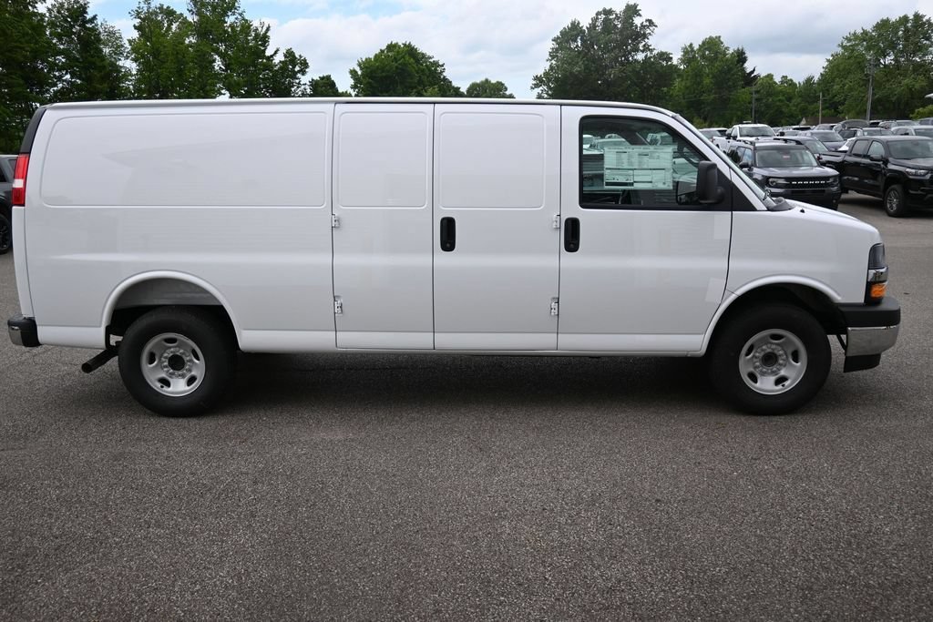 New 2026 Chevrolet Express 2500 Extended w/ Driver Convenience Package RWD image 4