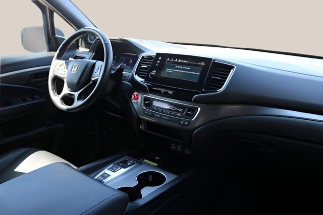 Used 2025 Honda Passport EX-L image 18