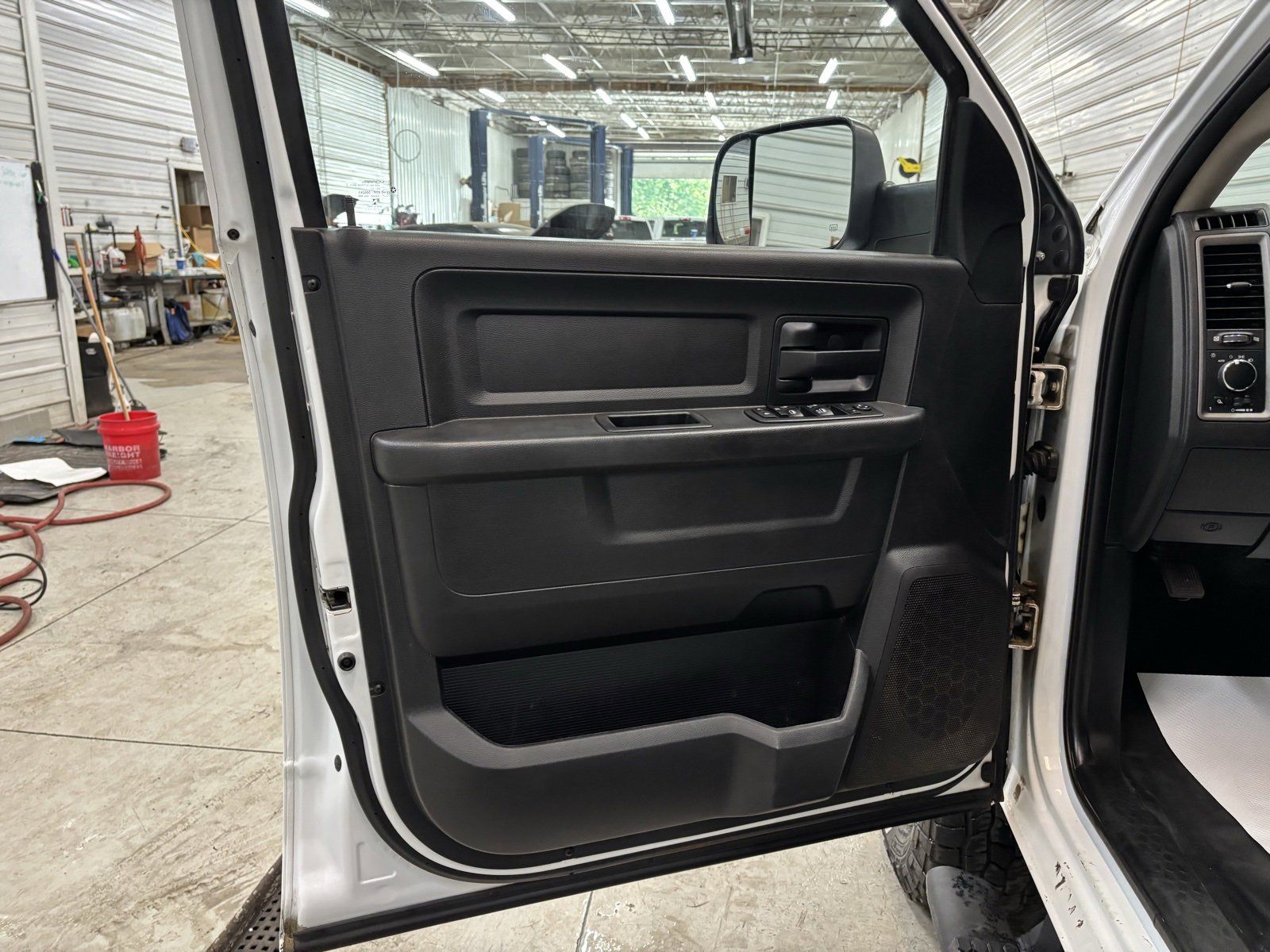 Used 2018 RAM 3500 Tradesman w/ Snow Chief Group image 7